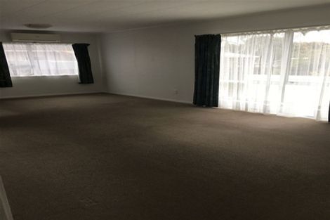 Photo of property in 2 Silverstone Place, Henderson, Auckland, 0612