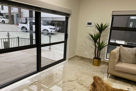 Photo of property in 4223c Great North Road, Glendene, Auckland, 0602