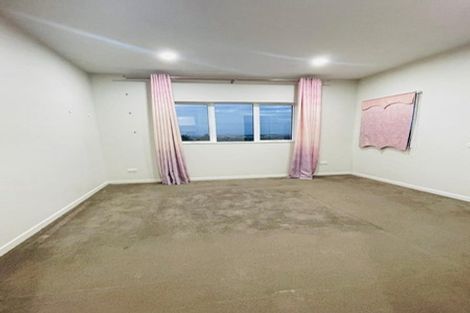 Photo of property in 23 Bartells Drive, Goodwood Heights, Auckland, 2105