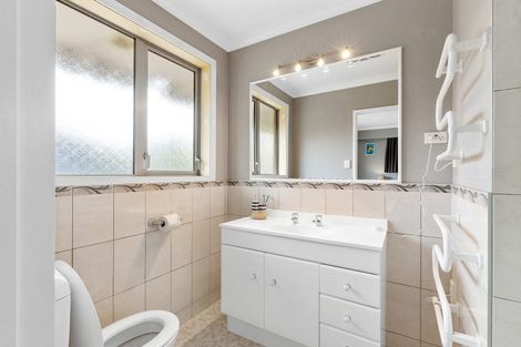 Photo of property in 15 Mudgway Place, Awapuni, Palmerston North, 4412