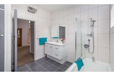 Photo of property in 20 Derrett Place, Saint Martins, Christchurch, 8022