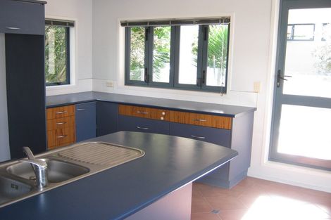 Photo of property in 121a Hobsonville Road, West Harbour, Auckland, 0618