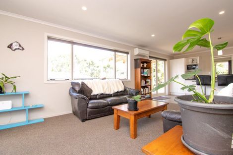 Photo of property in 9 Ruapehu Drive, Fitzherbert, Palmerston North, 4410
