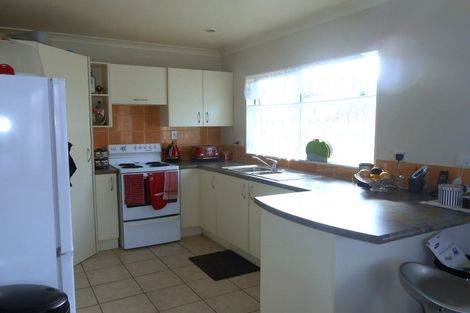 Photo of property in 72 Sutton Crescent, Papakura, 2110