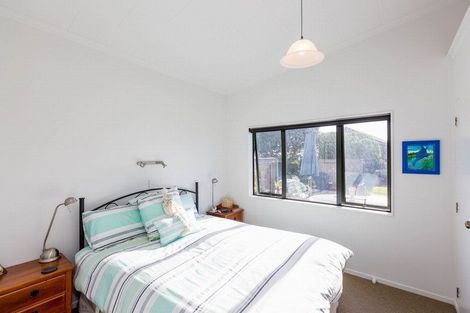 Photo of property in 8 Arataki Grove, Waitarere Beach, Levin, 5510