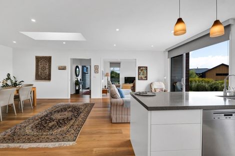 Photo of property in 25 Aderman Place, Hurworth, New Plymouth, 4310