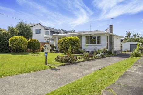 Photo of property in 63 Gloria Avenue, Te Atatu Peninsula, Auckland, 0610