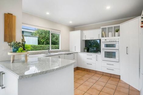 Photo of property in 11 Chatswood Grove, Fitzroy, New Plymouth, 4312