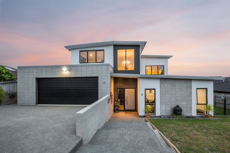 Photo of property in 4 The Fjord, Aotea, Porirua, 5024