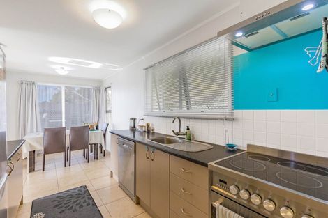 Photo of property in 9 Kilcar Place, Massey, Auckland, 0614