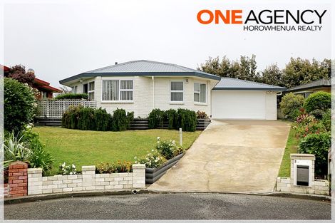 Photo of property in 2 Meretini Place, Foxton, 4814