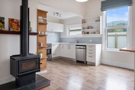 Photo of property in 24 York Street, Picton, 7220