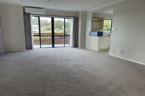 Photo of property in 3/485 Don Buck Road, Massey, Auckland, 0614