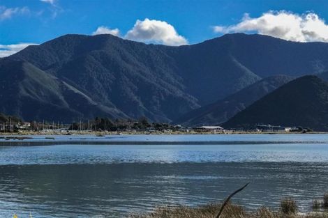 Photo of property in 127 Queen Charlotte Drive, Havelock, Picton, 7281