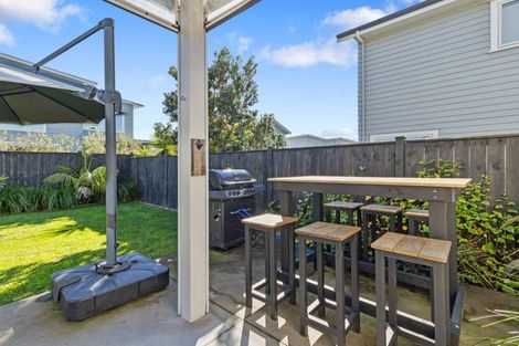 Photo of property in 10 Onekura Street, Red Beach, 0932