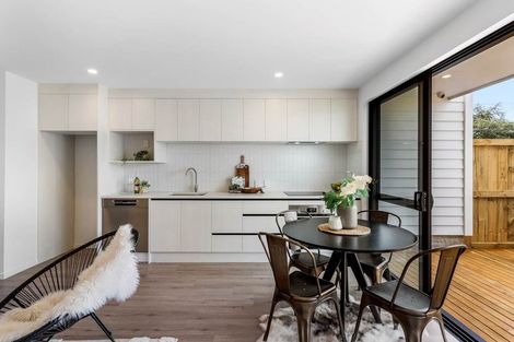 Photo of property in 7b Kotahi Road, Mount Wellington, Auckland, 1062