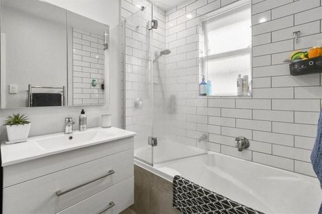 Photo of property in 13 Cargill Street, Papakura, 2110