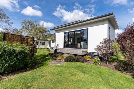 Photo of property in 77 Gilbass Avenue, Hamilton Lake, Hamilton, 3204