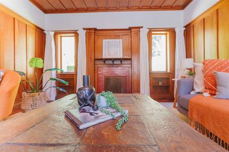 Photo of property in 11 Glen Road, Kelburn, Wellington, 6012