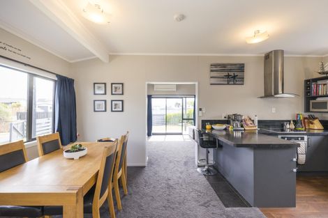 Photo of property in 6 Willowstream Grove, Cloverlea, Palmerston North, 4412