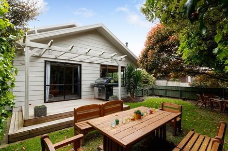 Photo of property in 19 Haast Place, Awapuni, Palmerston North, 4412