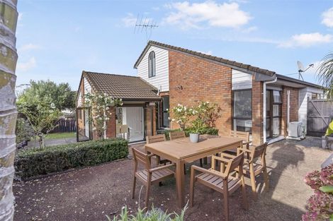 Photo of property in 3 Citation Way, Botany Downs, Auckland, 2010