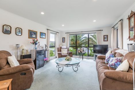 Photo of property in 69 Lothian Brae, Wattle Downs, Auckland, 2103