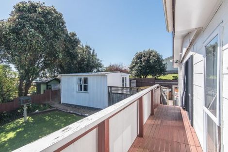 Photo of property in 3 Freyberg Crescent, Waikanae Beach, Waikanae, 5036