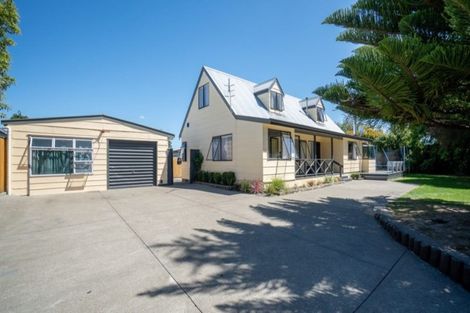 Photo of property in 32 Rosedale Crescent, Cloverlea, Palmerston North, 4412