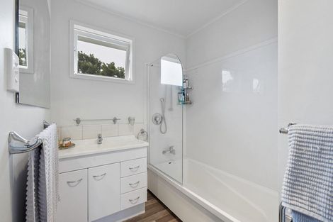 Photo of property in 6 Kimberley Grove, Westbrook, Palmerston North, 4412