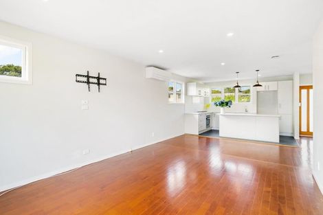 Photo of property in 39 Dundale Avenue, Blockhouse Bay, Auckland, 0600