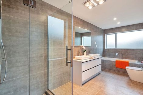 Photo of property in 4 Lagonda Rise, Oteha, Auckland, 0632