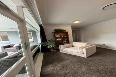 Photo of property in 27 Phoenix Avenue, Hokowhitu, Palmerston North, 4410