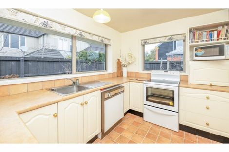 Photo of property in 2/2a Chilcombe Street, Ilam, Christchurch, 8041