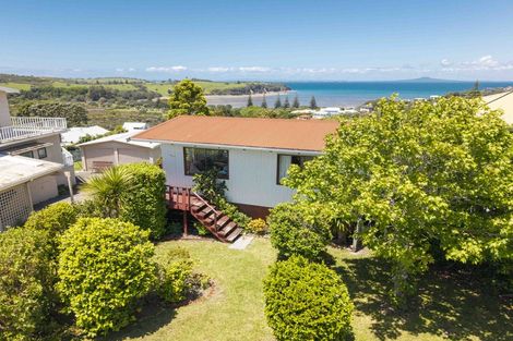 Photo of property in 1437 Whangaparaoa Road, Army Bay, Whangaparaoa, 0930