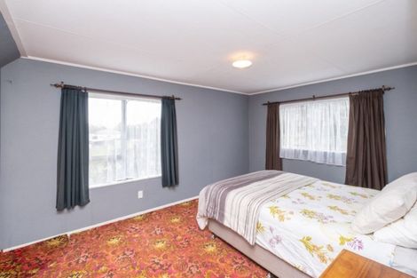 Photo of property in 28 Castle Street, Eltham, 4322