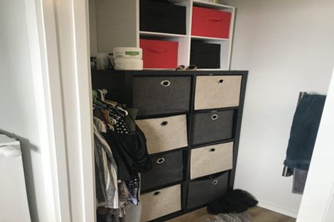 Photo of property in 92 Kelburn Parade, Kelburn, Wellington, 6012