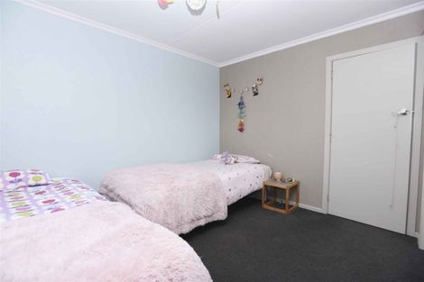 Photo of property in 52 Holloway Street, Waikiwi, Invercargill, 9810
