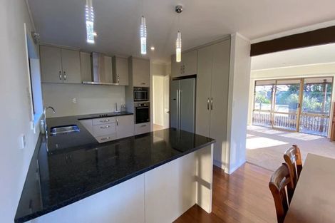 Photo of property in 15 Kingsclere Place, Goodwood Heights, Auckland, 2105