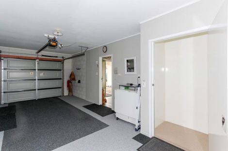 Photo of property in 2/498 Devon Street East, Strandon, New Plymouth, 4312