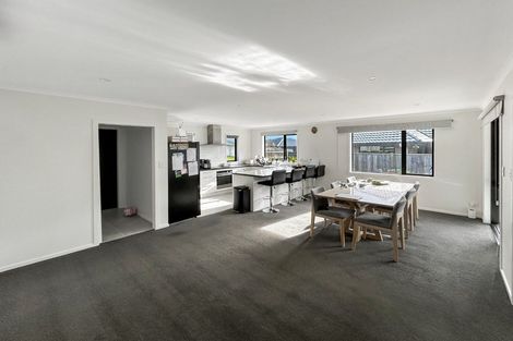 Photo of property in 26 Sardinia Grove, Fitzherbert, Palmerston North, 4410