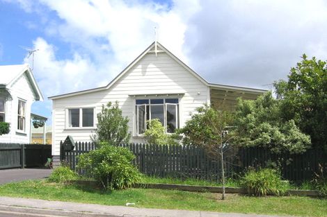 Photo of property in Shepherds Park Retirement Village, 4/2 John Bracken Way, Beach Haven, Auckland, 0626