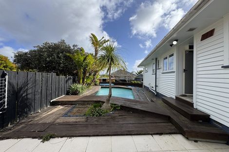 Photo of property in 2 Thomas Rea Place, Te Atatu South, Auckland, 0610