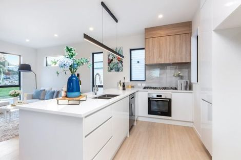 Photo of property in 7a Buisson Glade, West Harbour, Auckland, 0618