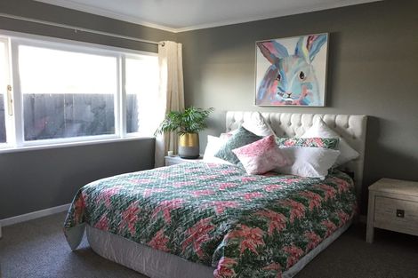 Photo of property in 25 Longburn Road, Henderson, Auckland, 0610