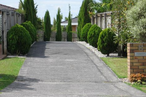 Photo of property in 8 Heversham Place, Glendene, Auckland, 0602