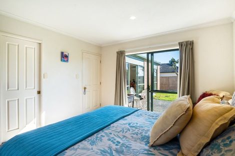Photo of property in 15 Hercules Drive, Henderson, Auckland, 0612