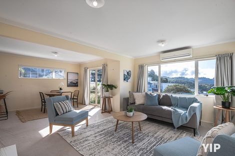 Photo of property in 1 Bennett Grove, Newlands, Wellington, 6037