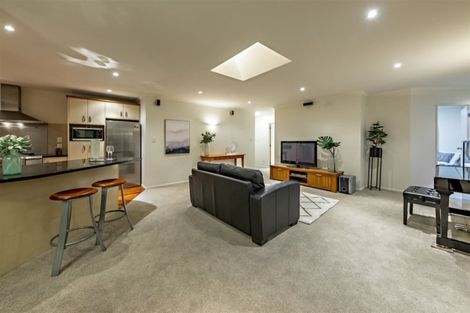 Photo of property in 2 Moravale Lane, Flat Bush, Auckland, 2016