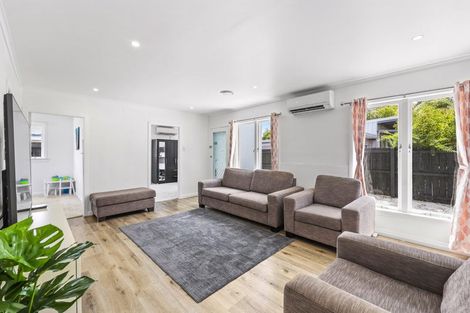 Photo of property in 2/176 Henderson Valley Road, Henderson, Auckland, 0612